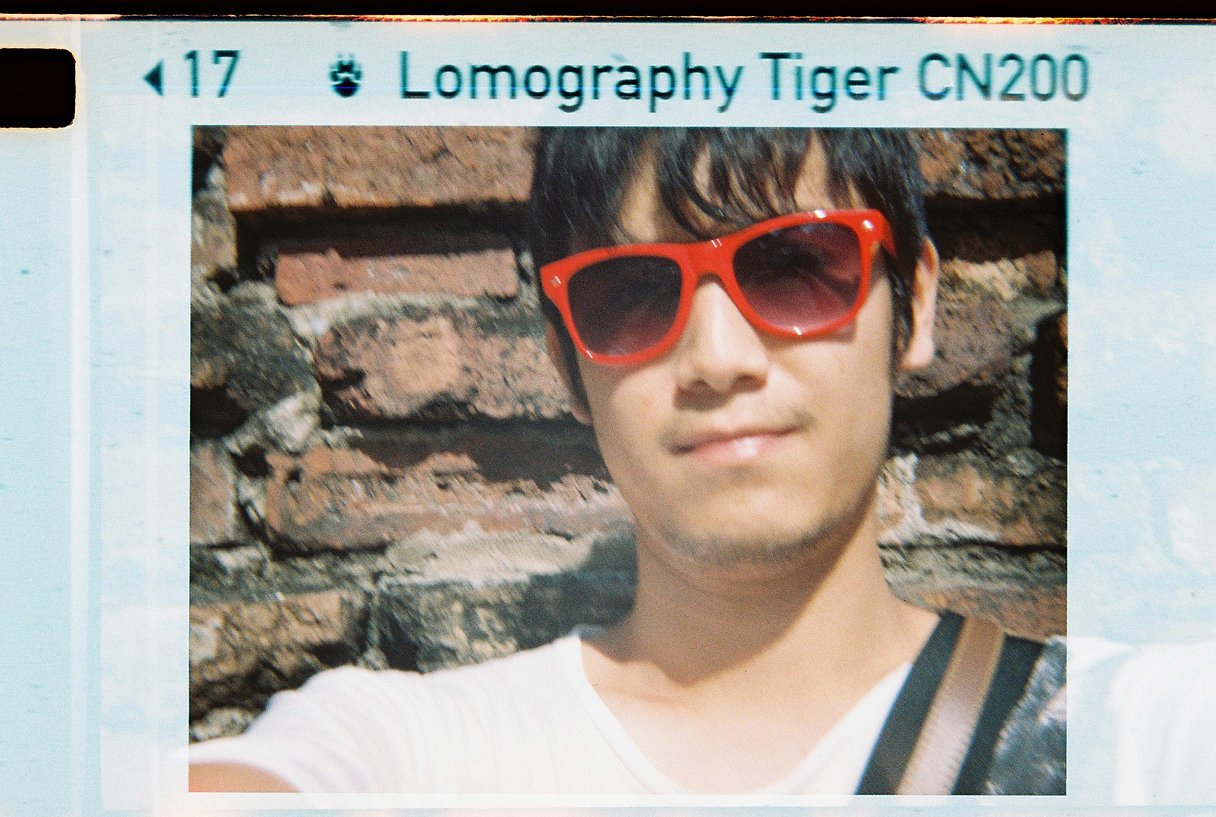 Holga Micro 110 Film Camera + Lomography Color 92 400 110 Film Set
