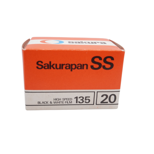 Sakurapan SS 20exp Black and White Expired Film (1985/01)