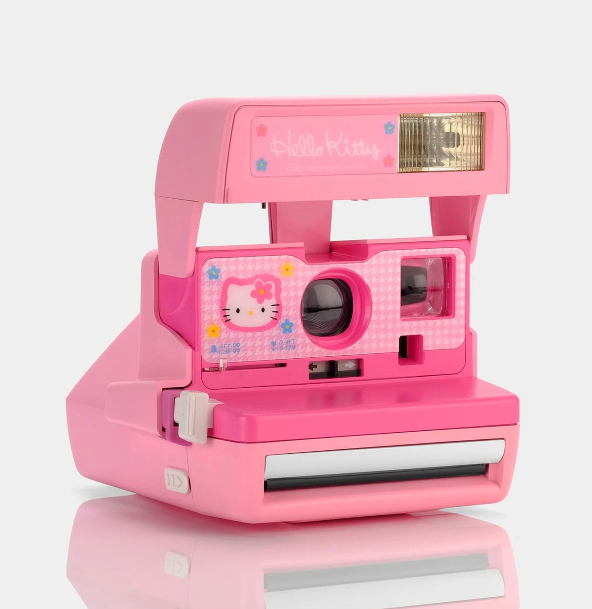 Retrospect & Polaroid 600 Instant Camera Hello Kitty Perfectly Pink