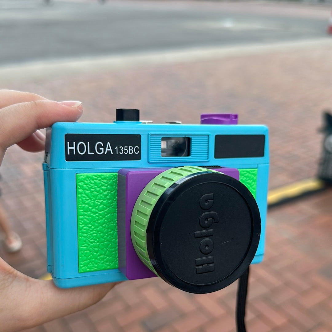 Holga 135BC Film Camera (Pink Blue)