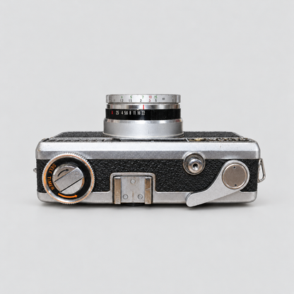 Fujica Compact S 35mm Camera 頂部