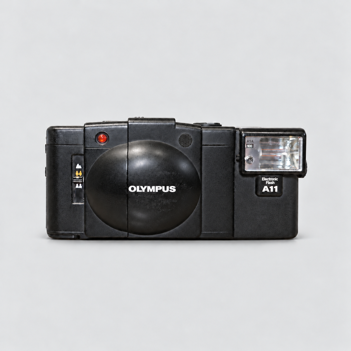Olympus XA2 + A11 正面，鏡頭蓋關閉