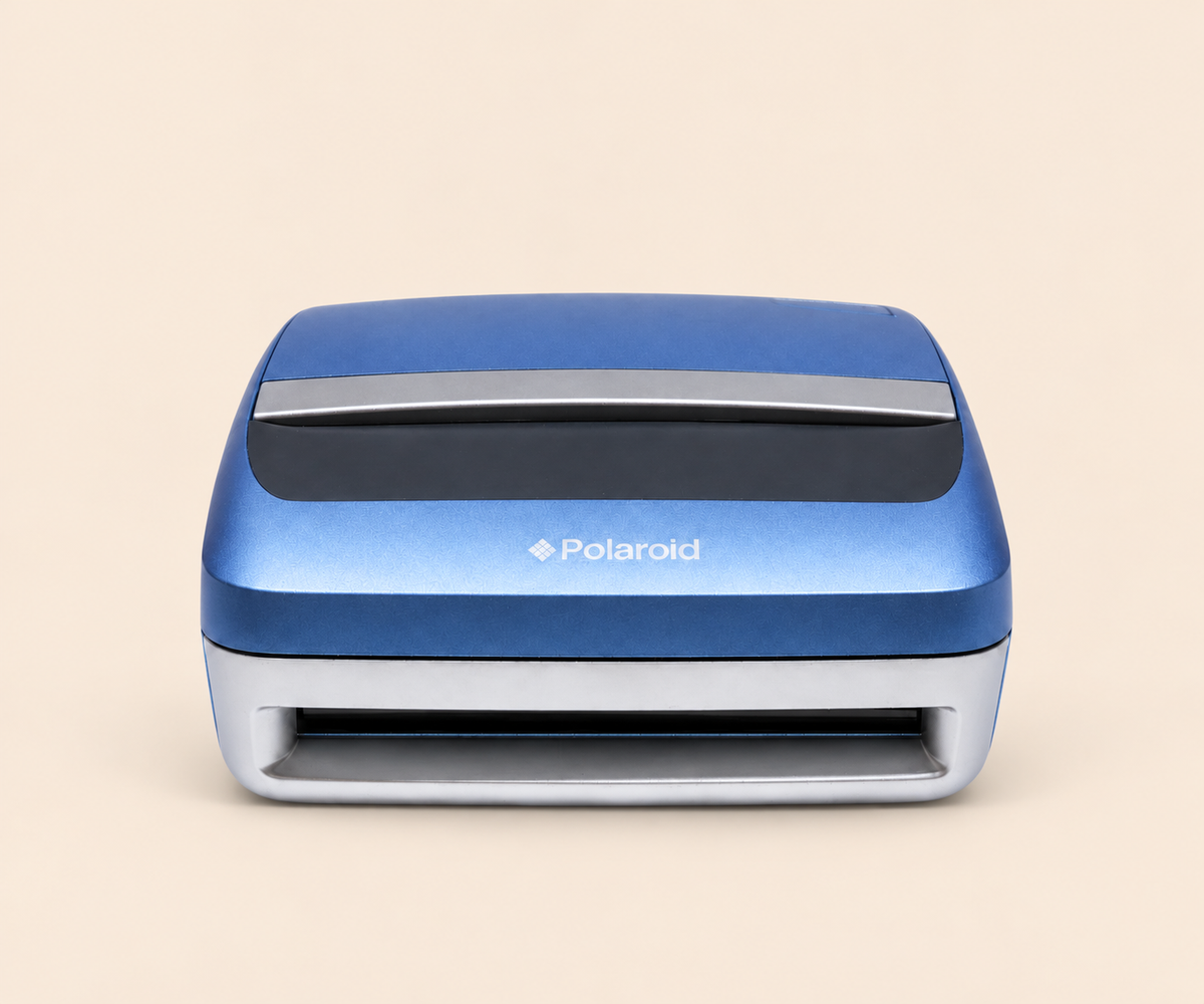 Polaroid One600 blue closed
