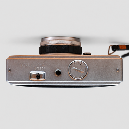 Olympus PEN EED 機底